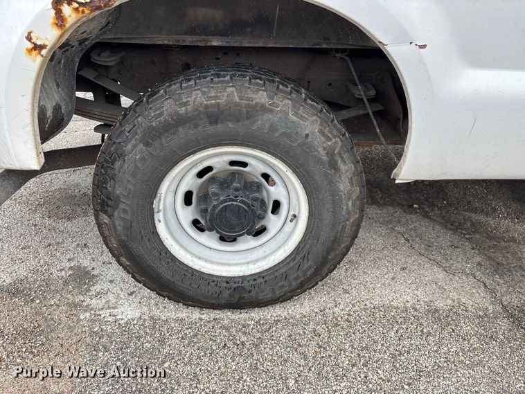 image for item FG0385 2001 Ford F250 Super Duty XL pickup truck