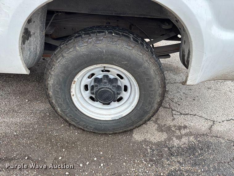 image for item FG0385 2001 Ford F250 Super Duty XL pickup truck