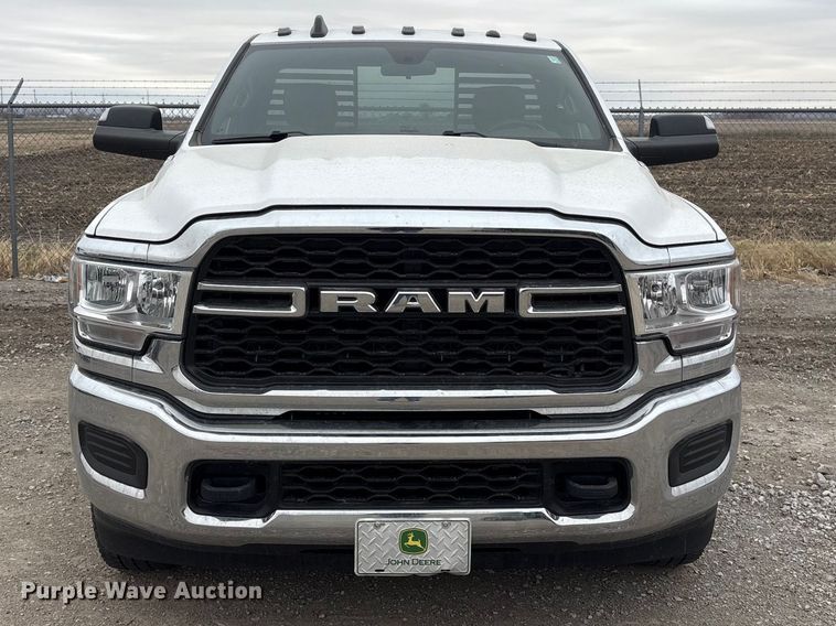 image for item FG2576 2022 RAM 3500 flatbed pickup truck
