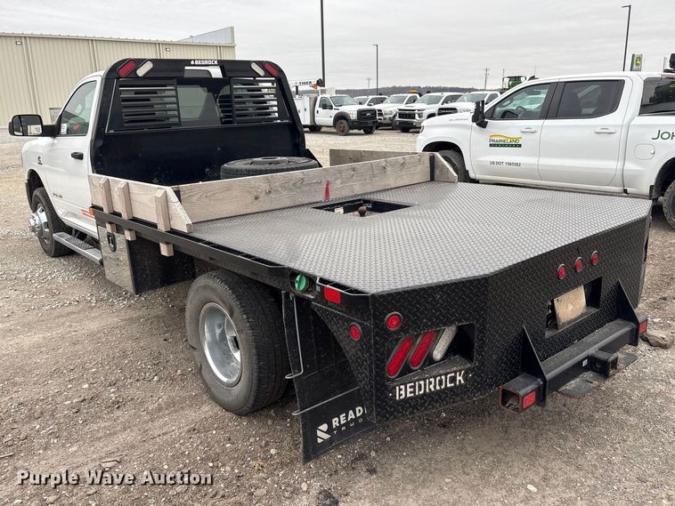 image for item FG2576 2022 RAM 3500 flatbed pickup truck