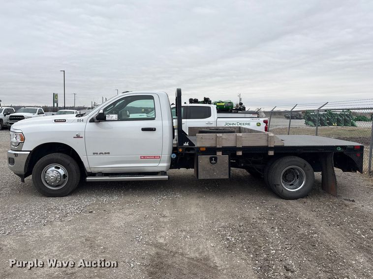 image for item FG2576 2022 RAM 3500 flatbed pickup truck