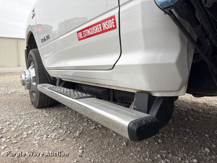 image for item FG2576 2022 RAM 3500 flatbed pickup truck