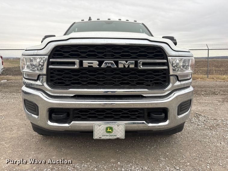 image for item FG2576 2022 RAM 3500 flatbed pickup truck
