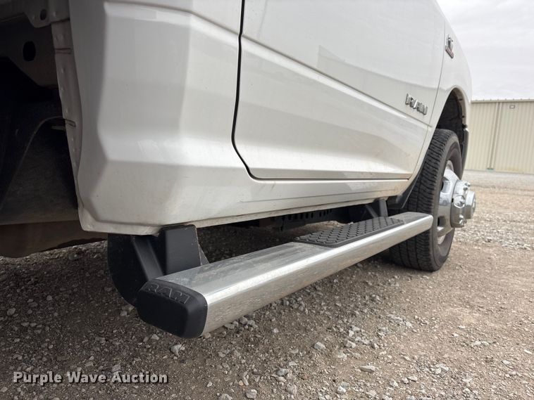 image for item FG2576 2022 RAM 3500 flatbed pickup truck