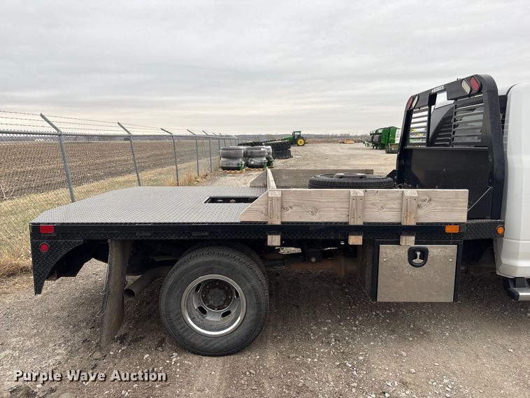 image for item FG2576 2022 RAM 3500 flatbed pickup truck