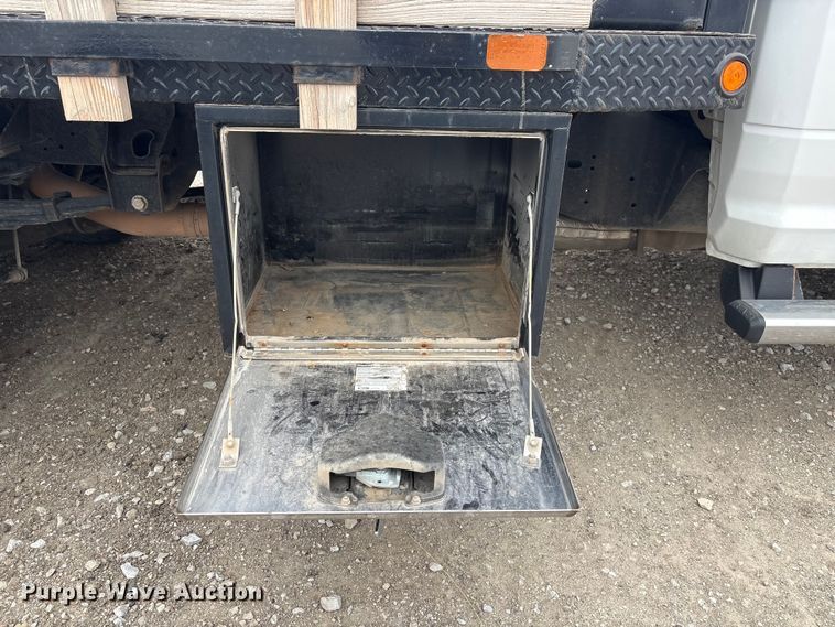 image for item FG2576 2022 RAM 3500 flatbed pickup truck