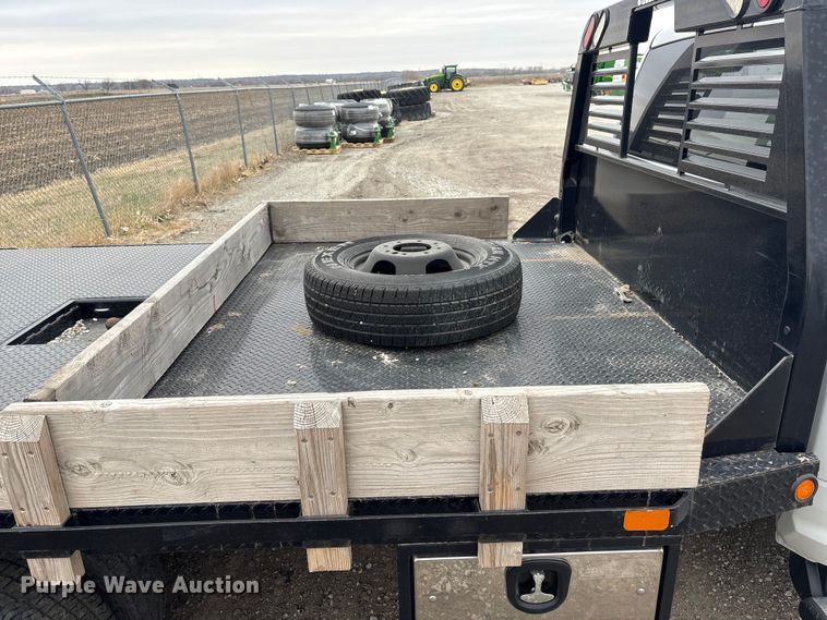 image for item FG2576 2022 RAM 3500 flatbed pickup truck