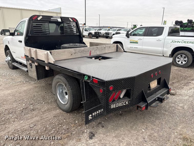 image for item FG2576 2022 RAM 3500 flatbed pickup truck