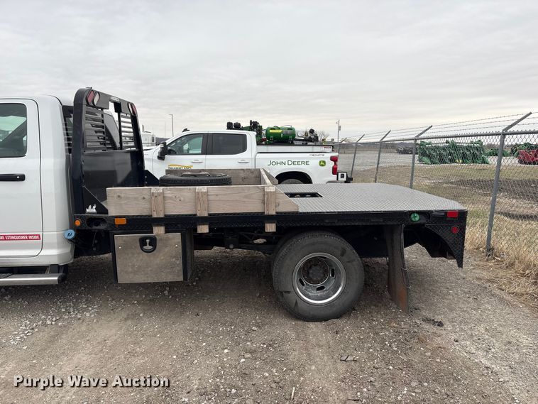 image for item FG2576 2022 RAM 3500 flatbed pickup truck