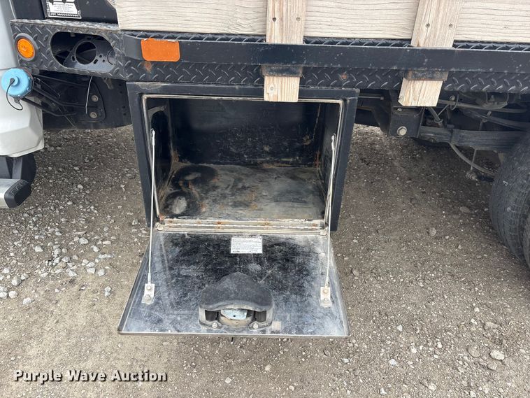 image for item FG2576 2022 RAM 3500 flatbed pickup truck