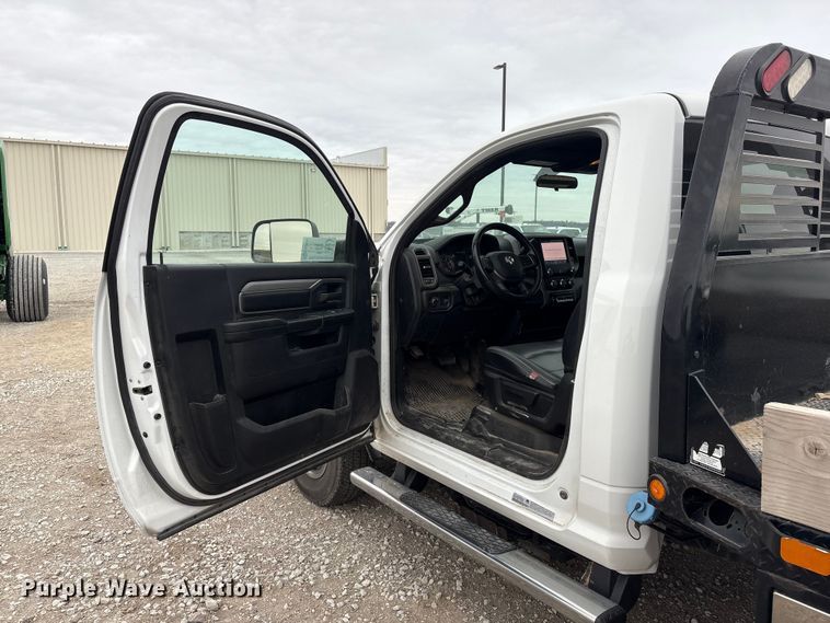 image for item FG2576 2022 RAM 3500 flatbed pickup truck