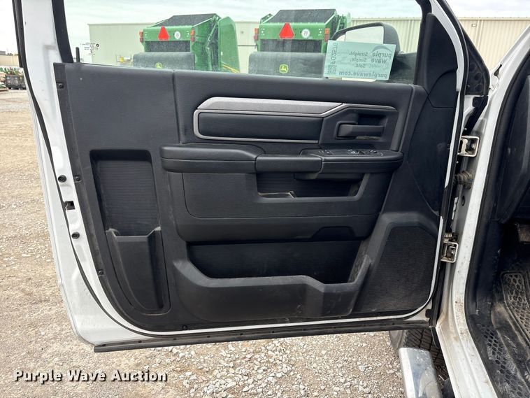 image for item FG2576 2022 RAM 3500 flatbed pickup truck