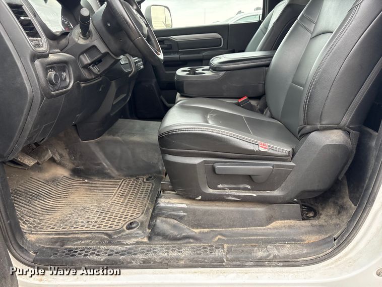 image for item FG2576 2022 RAM 3500 flatbed pickup truck