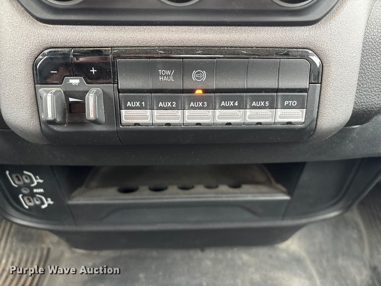 image for item FG2576 2022 RAM 3500 flatbed pickup truck