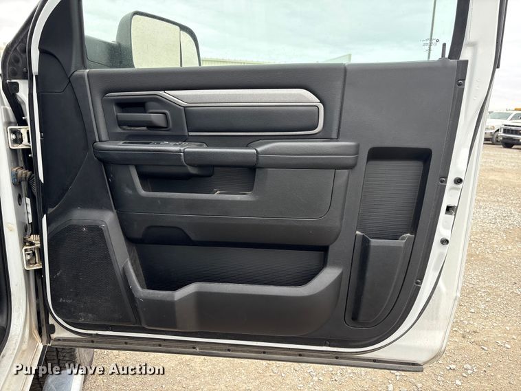 image for item FG2576 2022 RAM 3500 flatbed pickup truck