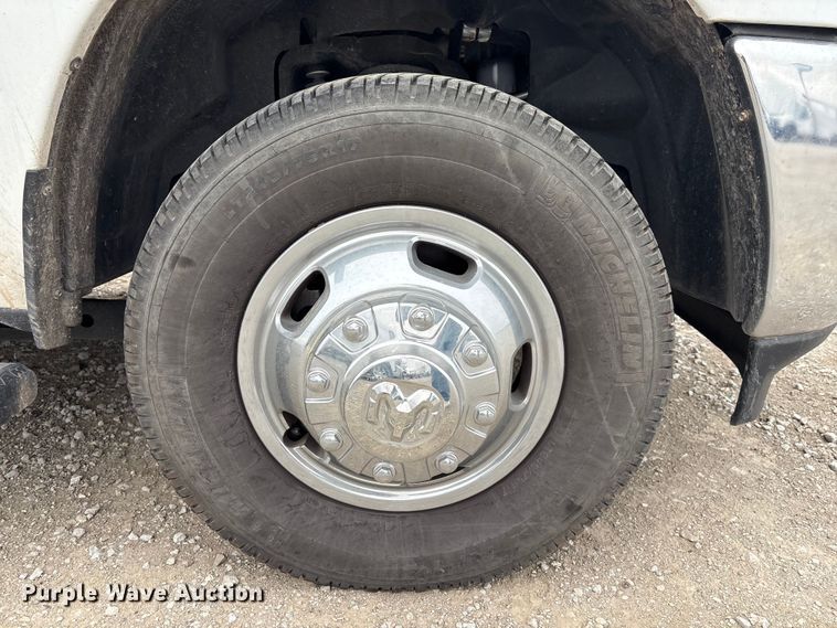 image for item FG2576 2022 RAM 3500 flatbed pickup truck