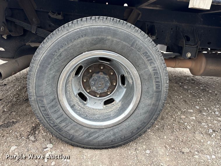 image for item FG2576 2022 RAM 3500 flatbed pickup truck