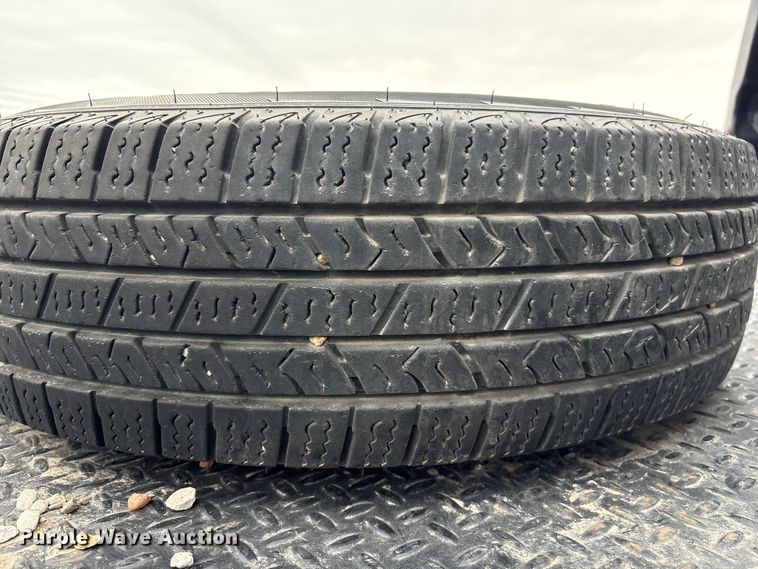 image for item FG2576 2022 RAM 3500 flatbed pickup truck