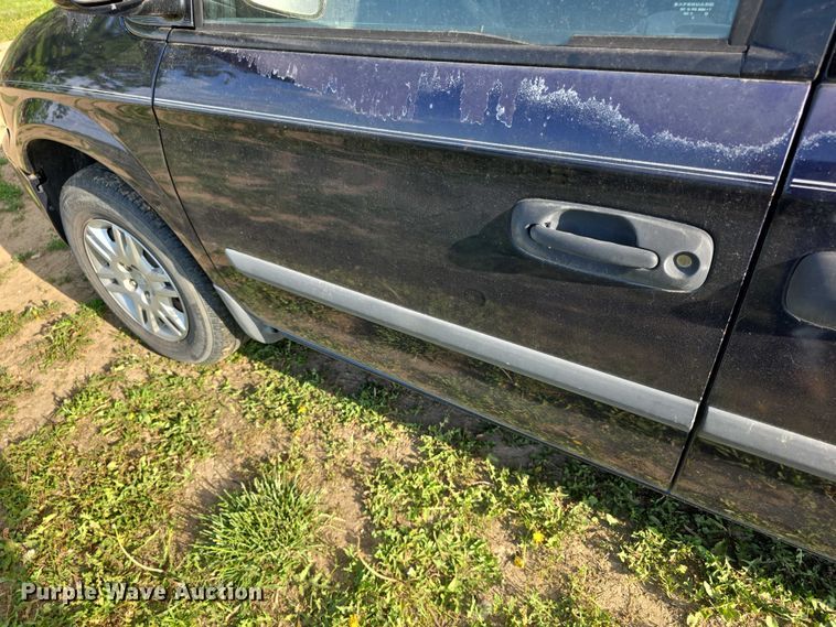 image for item FH6041 2005 Dodge Grand Caravan van