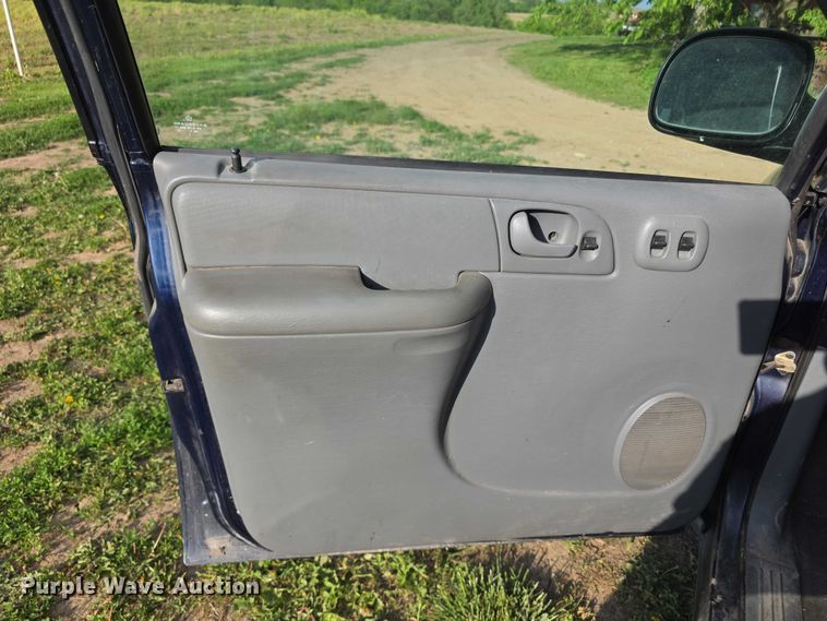 image for item FH6041 2005 Dodge Grand Caravan van