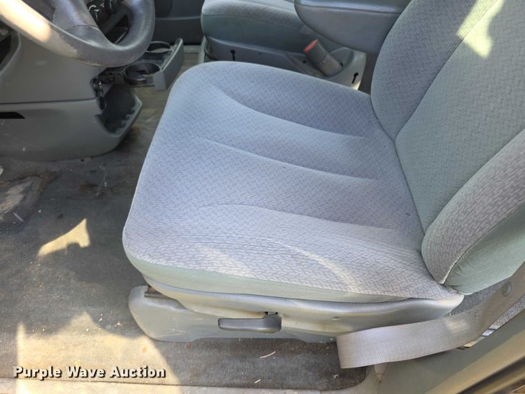 image for item FH6041 2005 Dodge Grand Caravan van