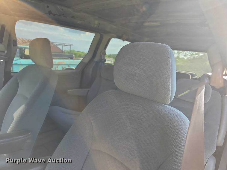 image for item FH6041 2005 Dodge Grand Caravan van