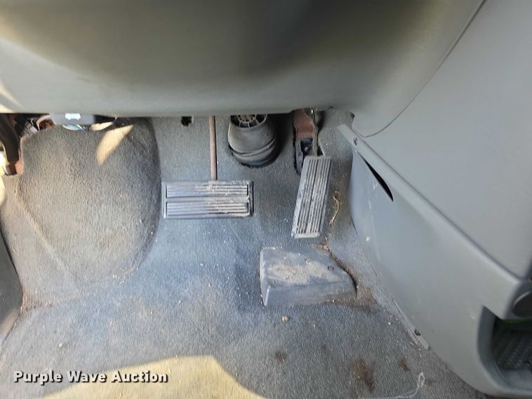 image for item FH6041 2005 Dodge Grand Caravan van