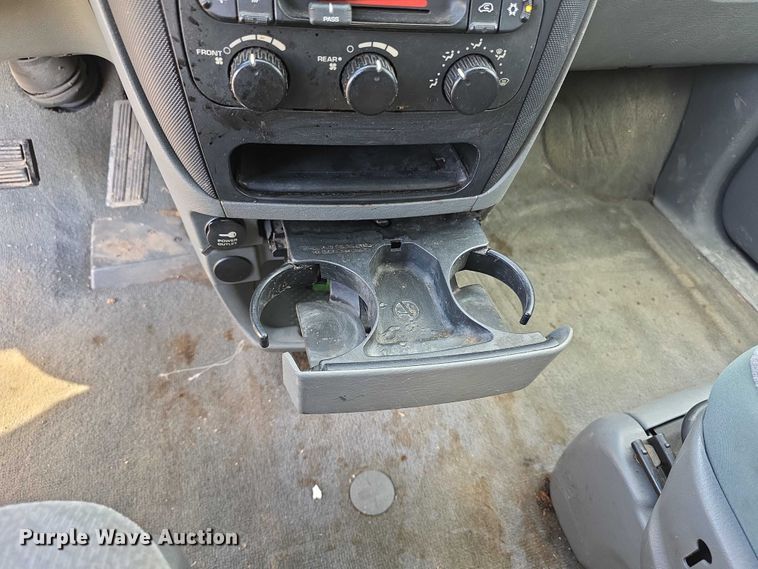 image for item FH6041 2005 Dodge Grand Caravan van