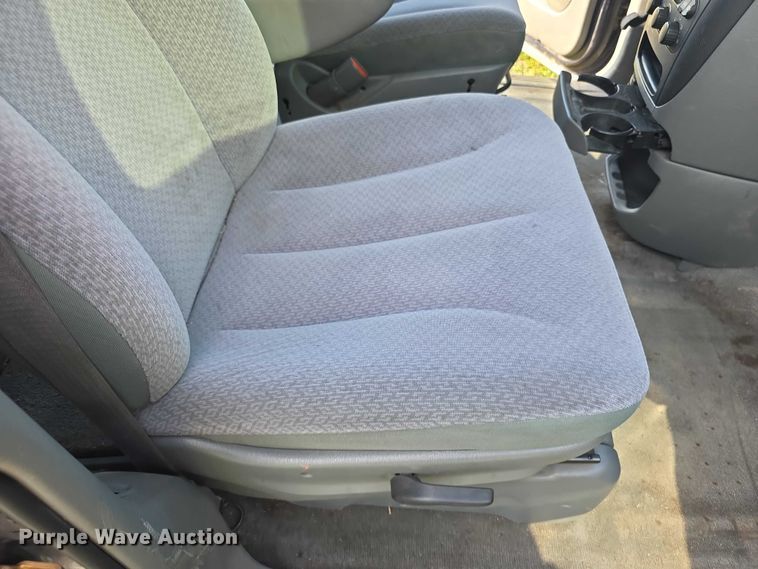 image for item FH6041 2005 Dodge Grand Caravan van