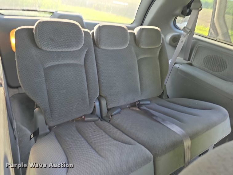 image for item FH6041 2005 Dodge Grand Caravan van