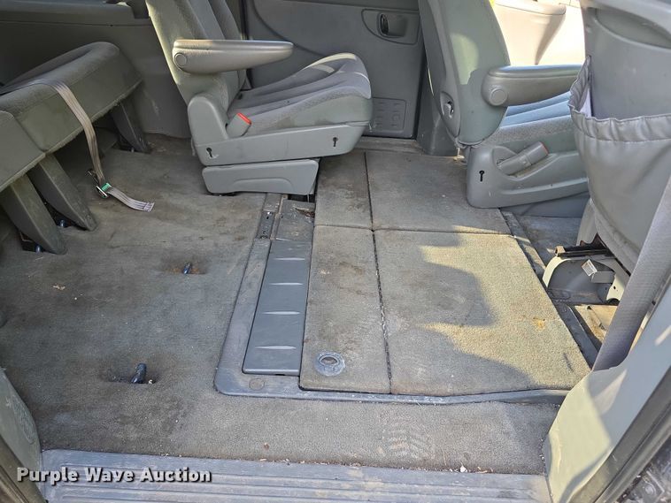 image for item FH6041 2005 Dodge Grand Caravan van
