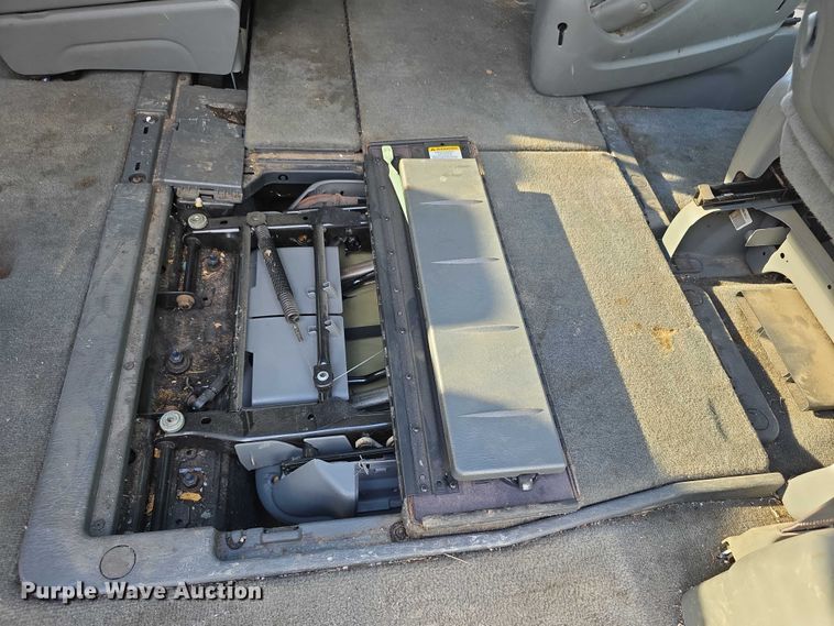 image for item FH6041 2005 Dodge Grand Caravan van