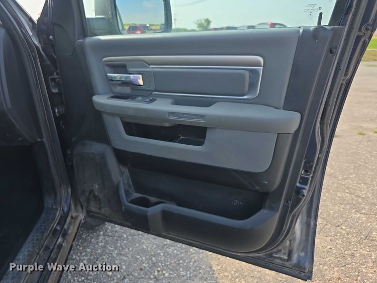 image for item FH6074 2017 Dodge Ram 1500 Ext. Cab pickup truck