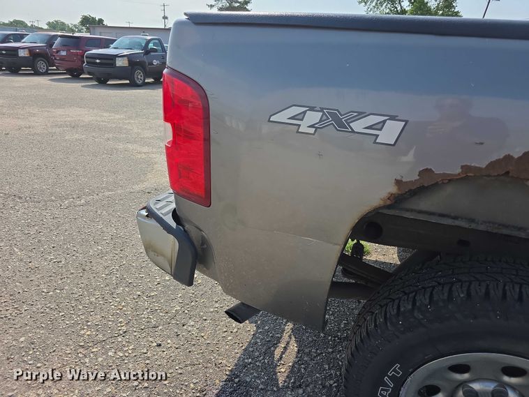 image for item FH6077 2009 Chevrolet Silverado 1500 Crew Cab pickup truck