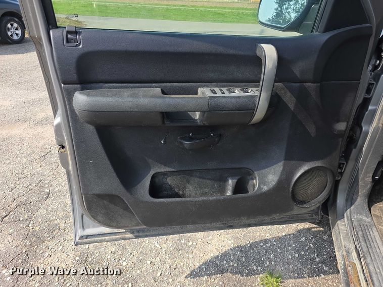 image for item FH6077 2009 Chevrolet Silverado 1500 Crew Cab pickup truck