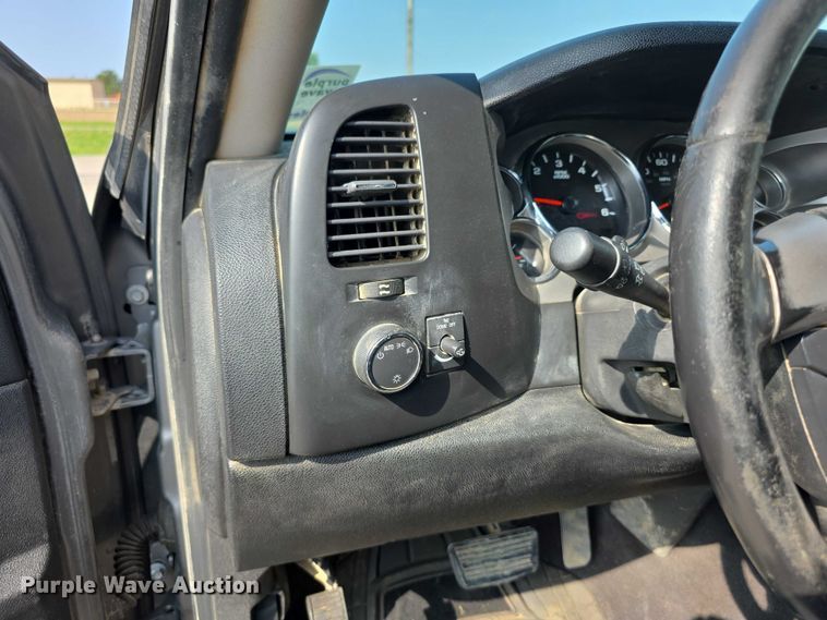 image for item FH6077 2009 Chevrolet Silverado 1500 Crew Cab pickup truck