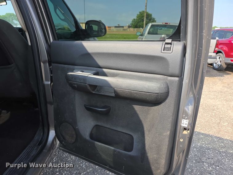 image for item FH6077 2009 Chevrolet Silverado 1500 Crew Cab pickup truck