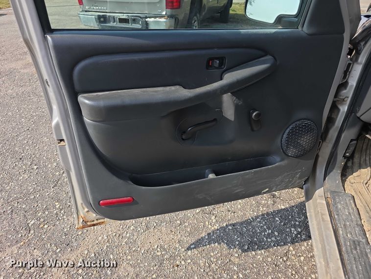 image for item FH6078 2005 Chevrolet Silverado 1500 pickup truck