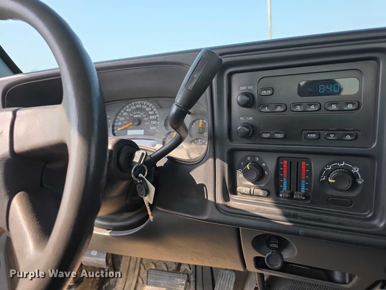 image for item FH6078 2005 Chevrolet Silverado 1500 pickup truck