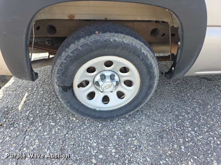 image for item FH6078 2005 Chevrolet Silverado 1500 pickup truck