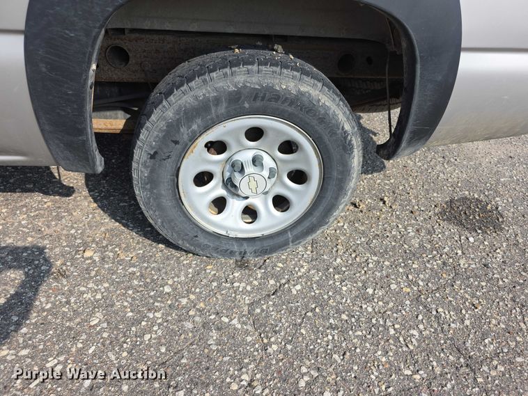 image for item FH6078 2005 Chevrolet Silverado 1500 pickup truck