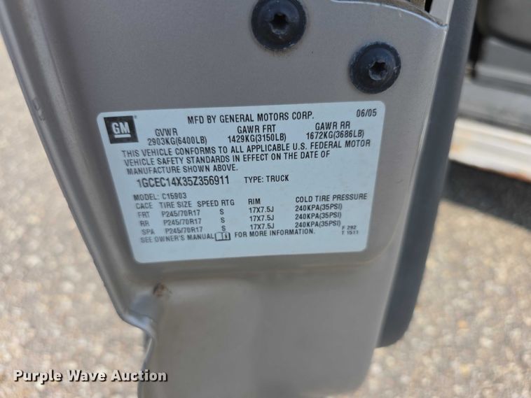 image for item FH6078 2005 Chevrolet Silverado 1500 pickup truck
