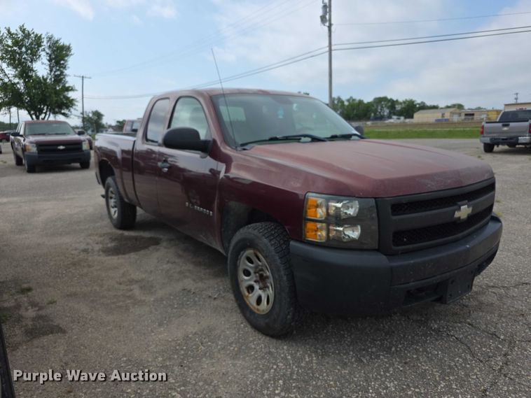 image for item FH6080 2007 Chevrolet Silverado 1500 Ext. Cab pickup truck
