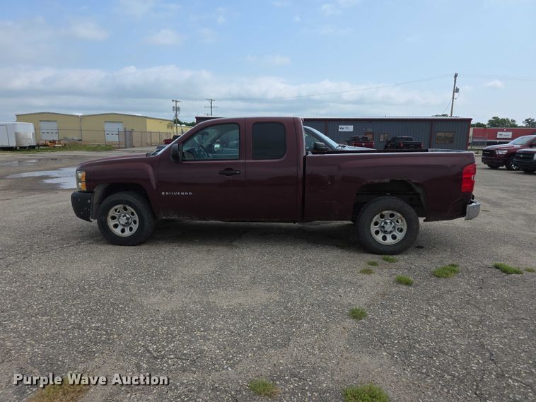 image for item FH6080 2007 Chevrolet Silverado 1500 Ext. Cab pickup truck