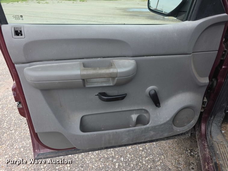 image for item FH6080 2007 Chevrolet Silverado 1500 Ext. Cab pickup truck
