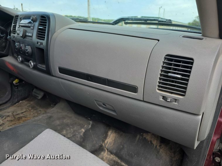image for item FH6080 2007 Chevrolet Silverado 1500 Ext. Cab pickup truck
