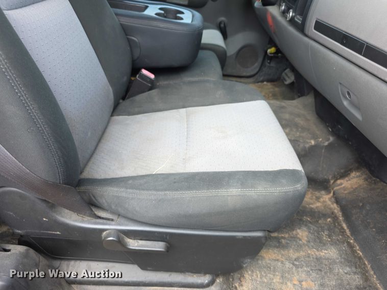 image for item FH6080 2007 Chevrolet Silverado 1500 Ext. Cab pickup truck