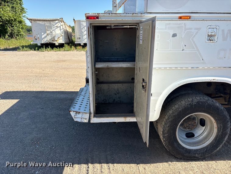 image for item FI0170 2007 GMC 3500 Crew Cab utility bed pickup truck