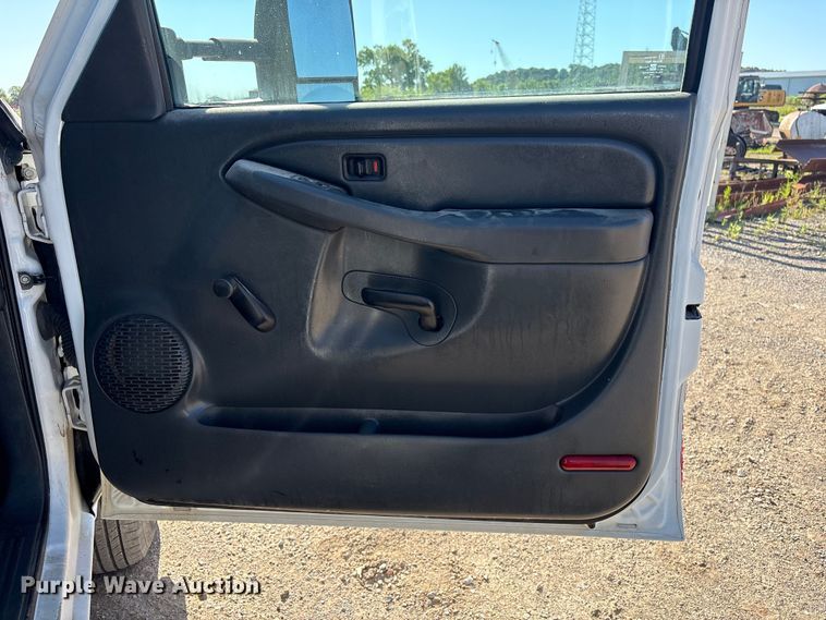 image for item FI0170 2007 GMC 3500 Crew Cab utility bed pickup truck