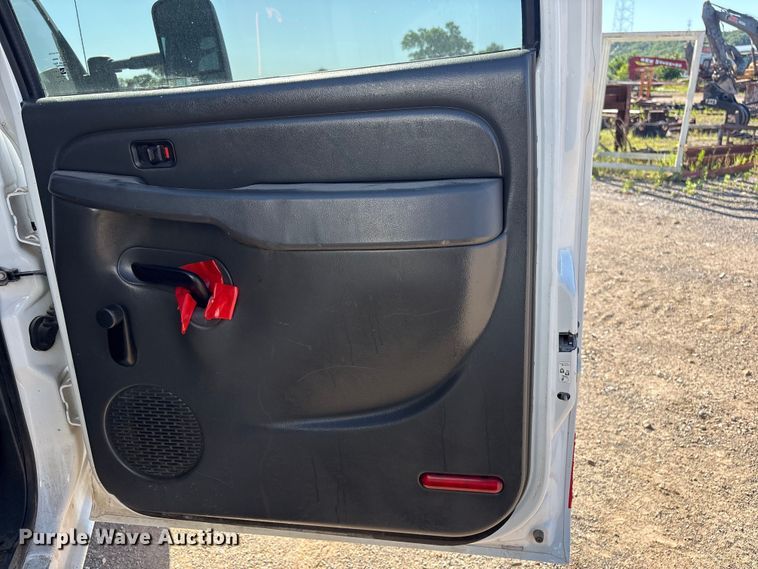 image for item FI0170 2007 GMC 3500 Crew Cab utility bed pickup truck